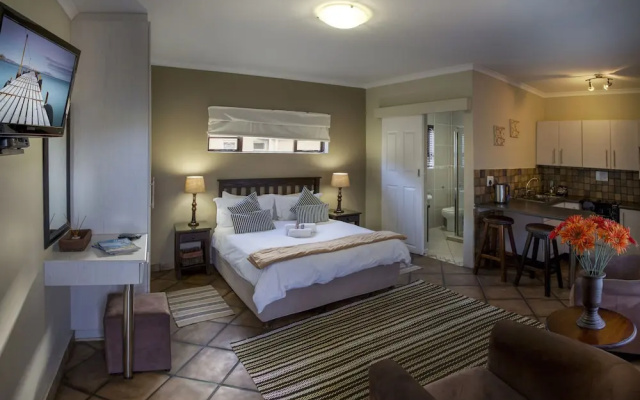 Room in B&B - Cozy Guest Room With Double Bed, Sofa bed and Kitchen, Near Port Elizabeth