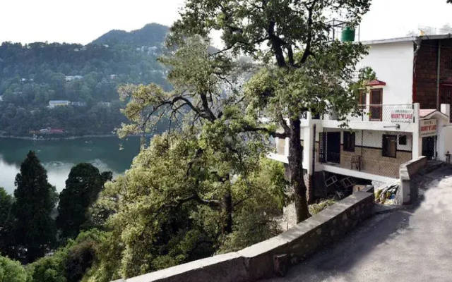 Hotel Mount N Lake