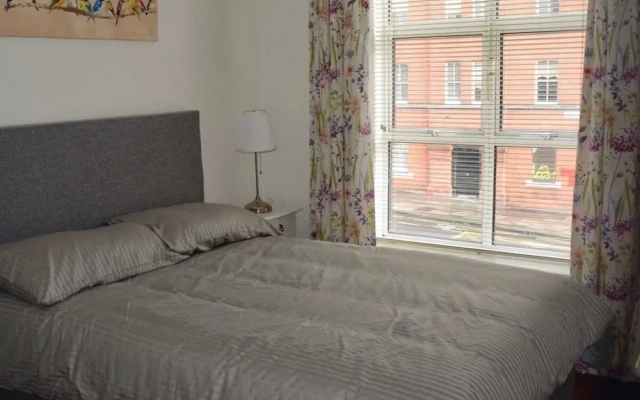 2 Bed Historical Christchurch With Parking