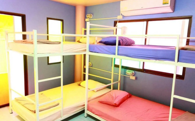 i Hostel Phuket