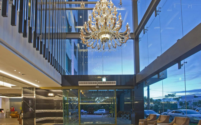 Renyi Lake Hotel