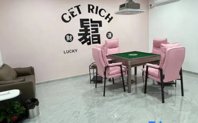 Vienna Hotel (Shenzhen Nanshan Zhuguang Metro Station Branch)