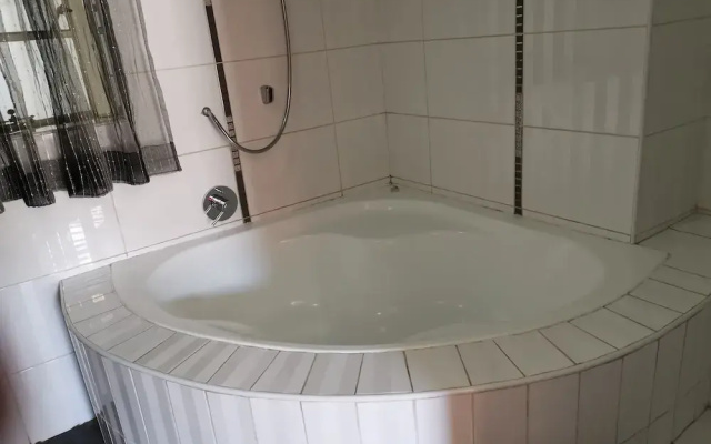Erasmus Manor Guest House