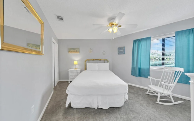 Crystal Village II, Unit 18A