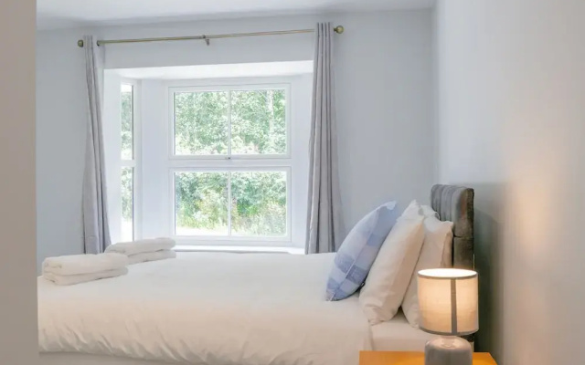 Field View 5-bed House - Free Parking