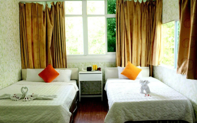 Le Petit Hanoi Hotel
