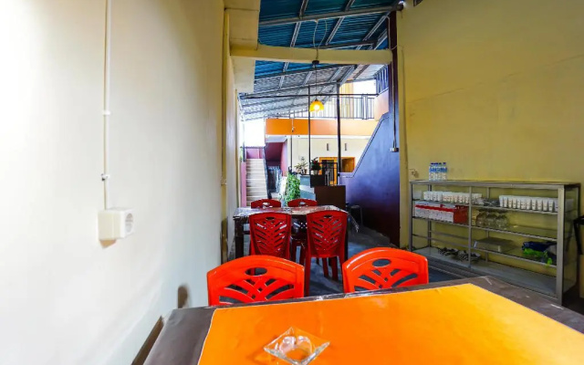 OYO 1720 A2b Residence