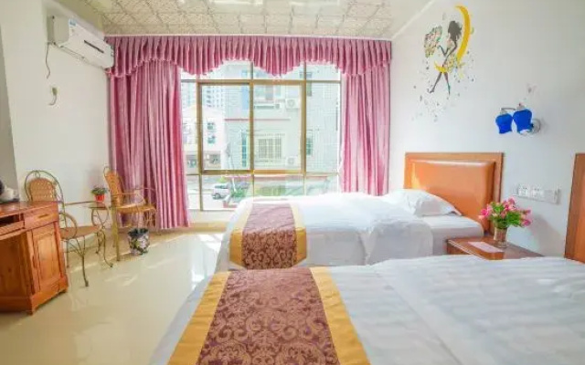 Danxia Mountain Haojing Hotel(濠景酒店(丹霞山景区店))