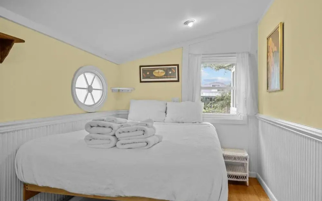 Mr. Bennie's Cafe 2 Bedroom Home by RedAwning