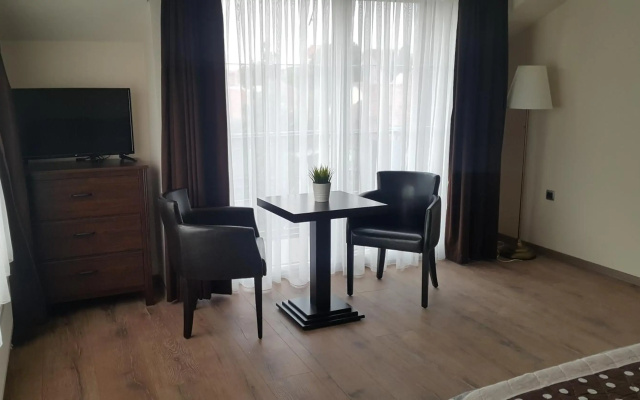 Emma Apartments
