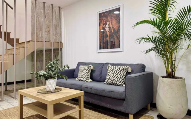w Amazing Loft w Perfect Balcony in Cali