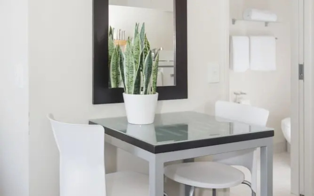 TOWNY - Studio Apartment with Sea Views