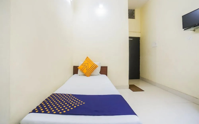 SPOT ON 45291 Bharat Lodge