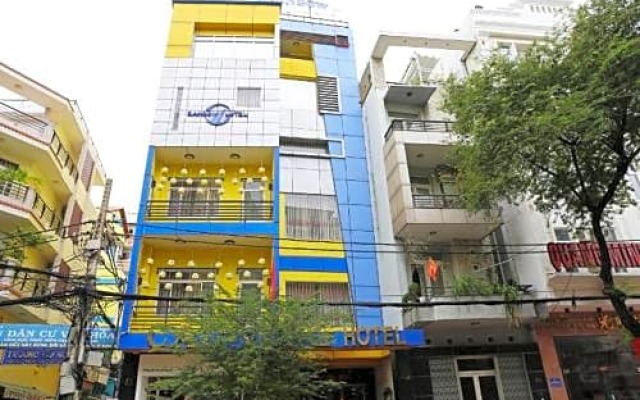 Rainbow Hotel вид на фасад