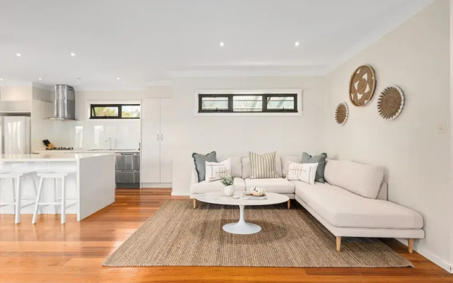 Luxurious 3-bed Home With Outdoor Spa