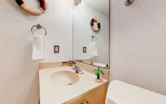 2BR w/ Pools & Gulf Views