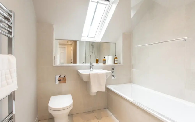 Quiet City Centre Spacious Apartment