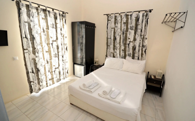 Koukounari Rooms