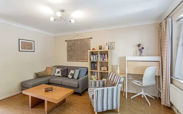 Beautiful 3 Bed House W Patio 10 Mins to Excel