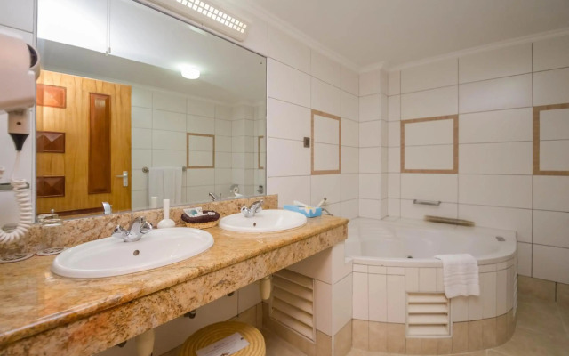 Muthu Silver Springs Hotel