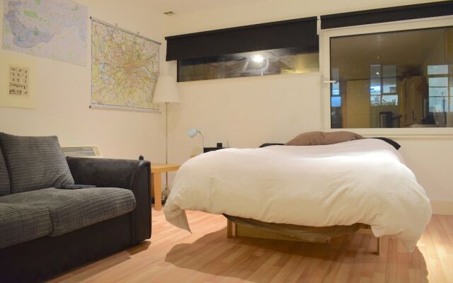 Апартаменты Studio Flat Near Borough Tube Sleeps 2 комната для гостей