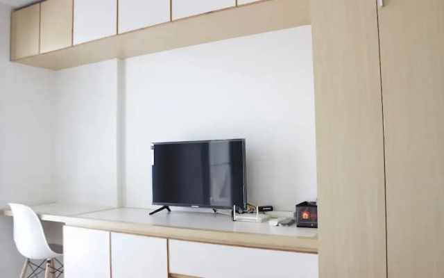 Relaxing Studio Apartment at Parahyangan Residence with Mountain View