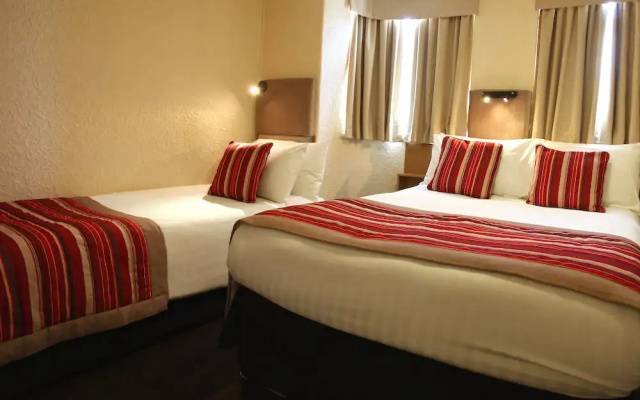 Clifton Court Metro Hotel