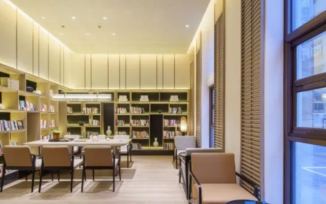 Atour Hotel Dalian Wafangdian Municipal Government Century Square Branch