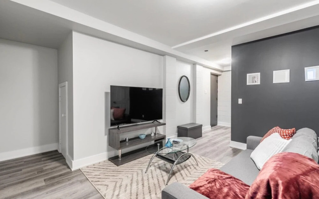 Brand New - 1BR Modern Apt - Central Location