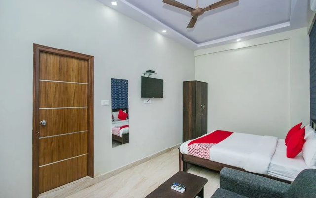 OYO 26963 Hotel Crystal Grandeur