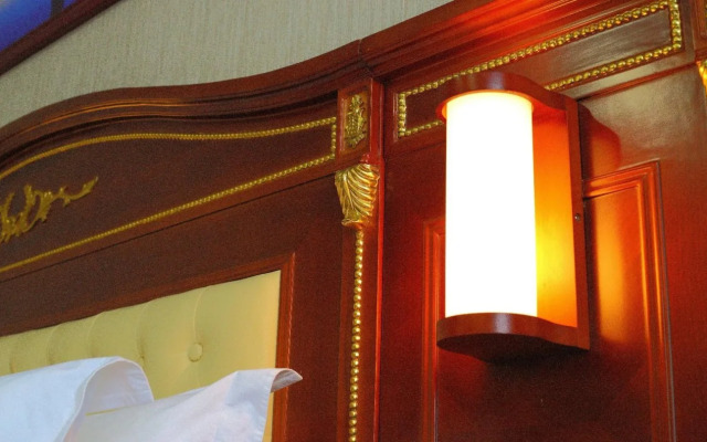 Chonpines Hotels·Zhongshan Xiaolan LRT Station
