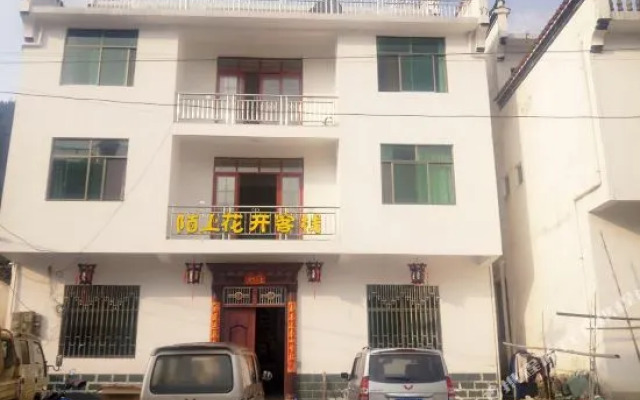 Jiang Ling Mo Flowers Inn