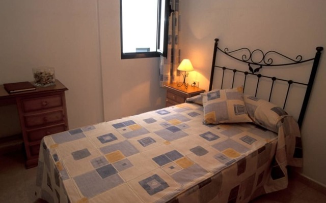 Отель Cala Apartments 3Pax Bajo D Испания, Гинигинамар - отзывы, цены и фото номеров - забронировать отель Cala Apartments 3Pax Bajo D онлайн комната для гостей