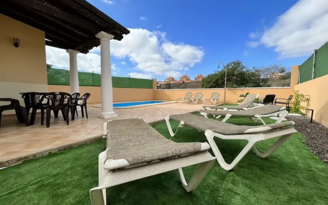 House - Sleeps 6 - Pool - Pet Friendly