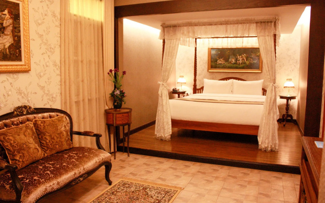 Chuchai Buri Sri Amphawa