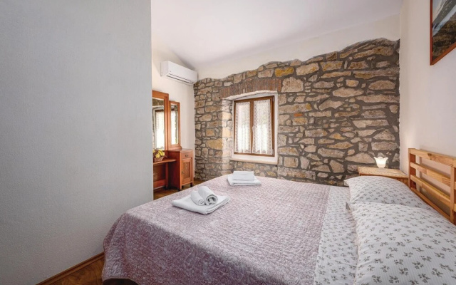 Nice Home in Nova Vas With 4 Bedrooms, Wifi and Outdoor Swimming Pool