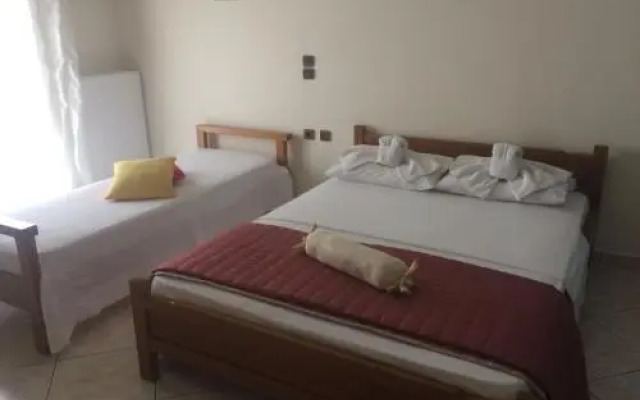 Mavros Molos Beach Rooms