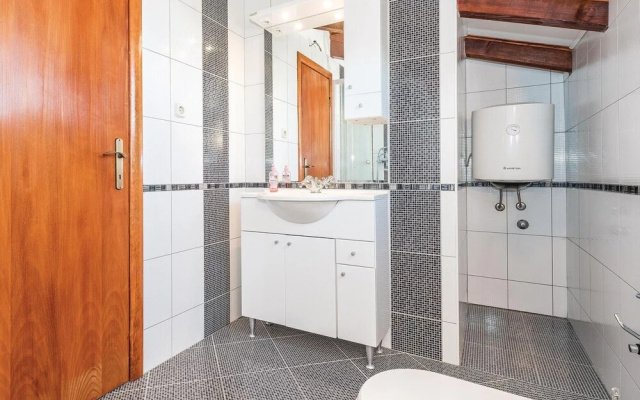 Amazing Home in Lozovac With Wifi and 3 Bedrooms