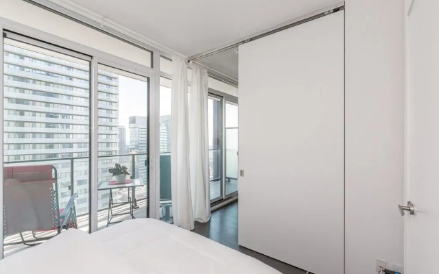 Noel Suites- Peter and Richmond St West