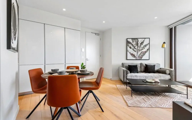 Elegant 2-bed Apartment With Expansive City Views