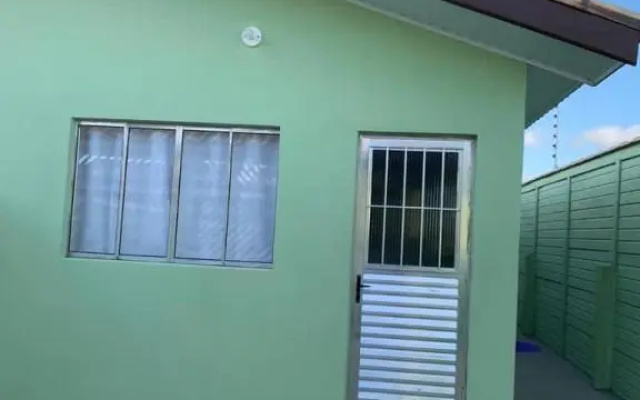 Casa, 1 quadra da praia.