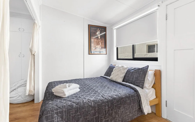 Victoria Parade, 29B