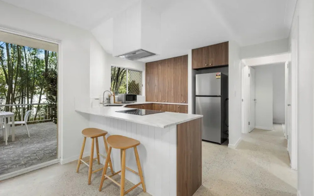 Burleigh Breeze 2 Bed Beach Walk