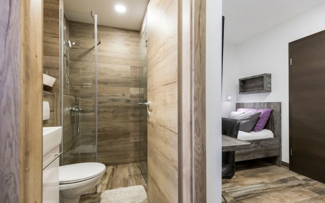 Apinelo Hostel & Apartments