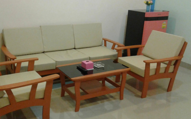 Thanaroj Guesthouse