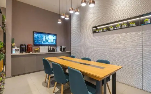Home Inn Selected(Shanghai North Sichuan Road Baoshan Road subway station store)