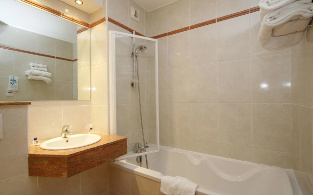 Brit Hotel Nîmes Ouest