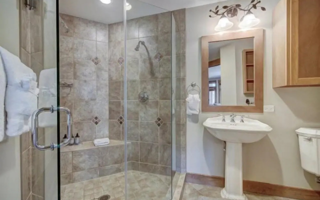 Lone Eagle 2 Bedroom Condo