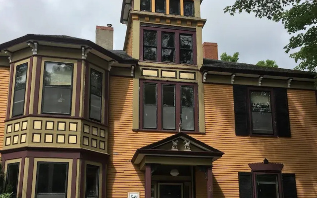 Carlisle House Inn
