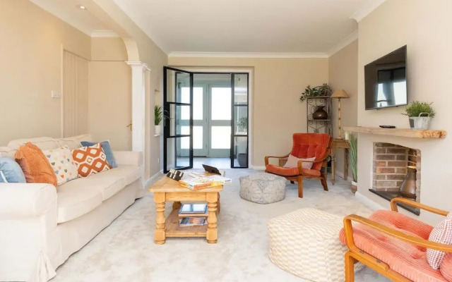 Coastal Comfort for 6 Felpham Beach